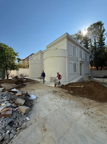 Tirane, jepet me qera Vile 2 Katshe Kati 2, 700 m² 9.000 € (RRUGA E ELBASANIT)