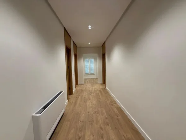 Tirane, jepet me qera Vile 2 Katshe Kati 2, 700 m² 9.000 € (RRUGA E ELBASANIT)