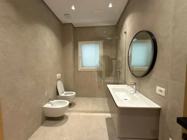 Tirane, jepet me qera Vile 2 Katshe Kati 2, 700 m² 9.000 € (RRUGA E ELBASANIT)