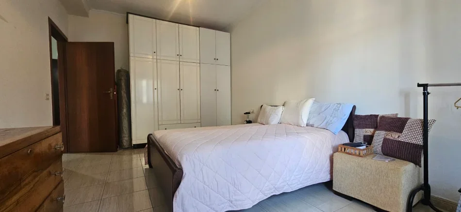 Tirane, jepet me qera apartament 1+1+Ballkon , 70 m² 55.000 € (Komune Lulishtja)