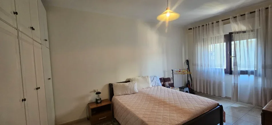Tirane, jepet me qera apartament 1+1+Ballkon , 70 m² 55.000 € (Komune Lulishtja)