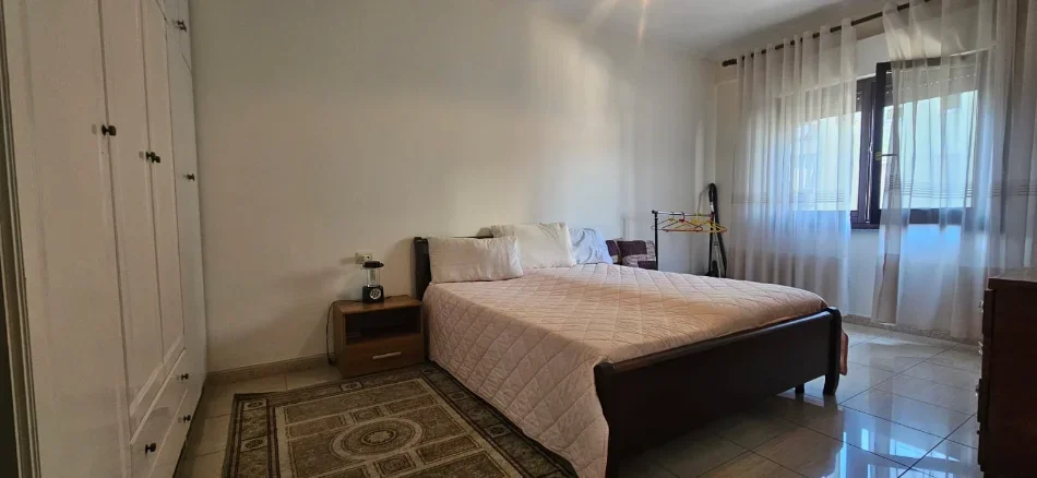 Tirane, jepet me qera apartament 1+1+Ballkon , 70 m² 55.000 € (Komune Lulishtja)