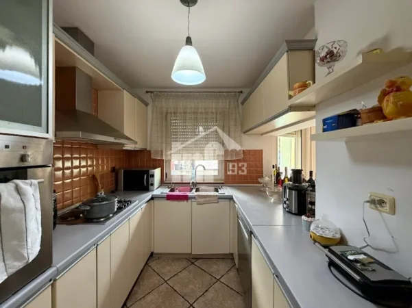 Tirane, shitet apartament 2+1 Kati 10, 128 m² 260.000 € (BULEVARDI “ZHAN D’ARK ” PRANË BRRYLIT)