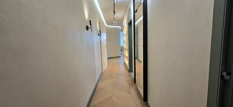 Tirane, jepet me qera ambjent biznesi Kati 1, 156 m² 2.700 € 