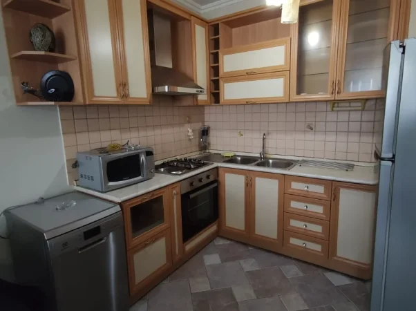 Tirane, jepet me qera apartament 1+1+Ballkon Kati 10, 60 000 Leke(Shkolla e Balettit)