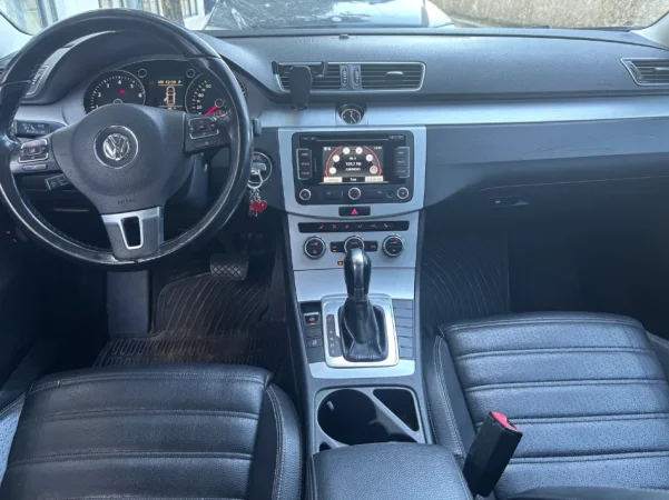 Tirane, shes makine Passat CC RLine 2013 Benzin, e zeze automatik Klima 180.000 km 6.000 €
