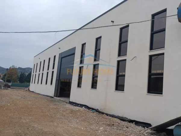 Tirane, jepet me qera ambjent biznesi Kati 0, 1.000 m² 4.000 € (VORE)