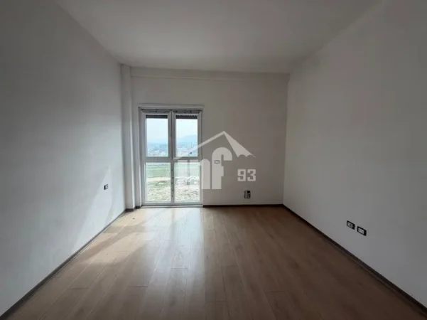 Tirane, shitet apartament 2+1 Kati 3, 106 m² 195.000 € (SAUK I VJETËR)