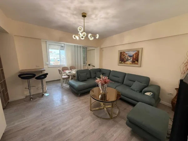 Durres, jepet me qera apartament 2+1 Kati 4, 100 m² 600 € (Prane Portit)