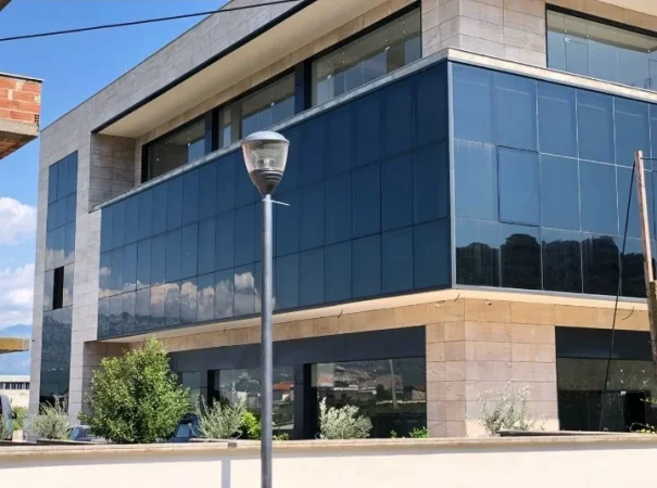 Vore, shitet ambjent biznesi, 1.300 m² - Ahmetaq, Preze.