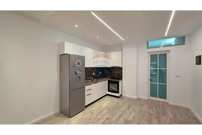 Vlore, shitet apartament 1+1 Kati 9, 78 m² 120.000 € (Rruga Dush Strati, pranë Zjarrfikëses, Vlore)