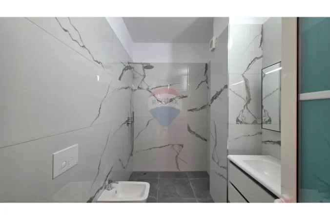 Vlore, shitet apartament 1+1 Kati 9, 78 m² 120.000 € (Rruga Dush Strati, pranë Zjarrfikëses, Vlore)