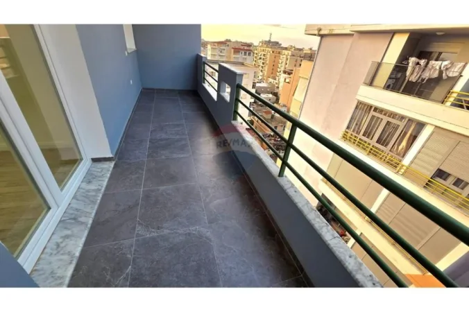 Vlore, shitet apartament 1+1 Kati 9, 78 m² 120.000 € (Rruga Dush Strati, pranë Zjarrfikëses, Vlore)