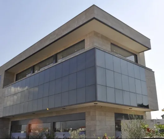 Vore, shitet ambjent biznesi, 1.300 m² - Ahmetaq, Preze.