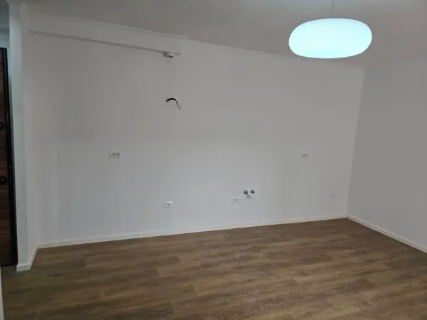 Tirane, shitet apartament 1+1 Kati 3, 50 m² 115.000 € (tregu elektrik)