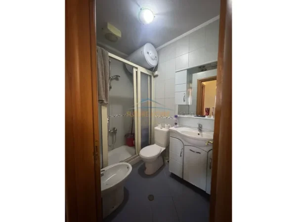 Tirane, jepet me qera apartament 3+1+2+PARKIM , Kati 7, 109 m² 900 € (RRUGA E BOGDANEVE)