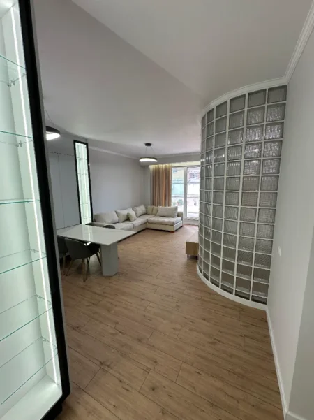 Tirane, jepet me qera apartament 2+1+Ballkon Kati 2, 107 m² 1.000 € (Don Bosko)