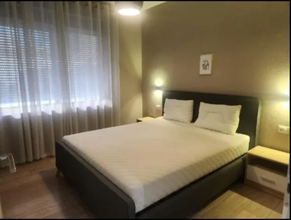 Tirane, jepet me qera apartament 1+1 Kati 2, 65 m² 650 € (Myslym Shyri)