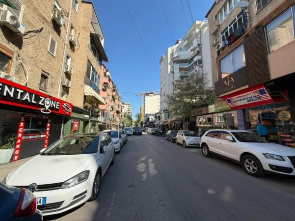 Tirane, shitet ambjent biznesi Kati 0, 60 m² 480.000 € (Bllok)