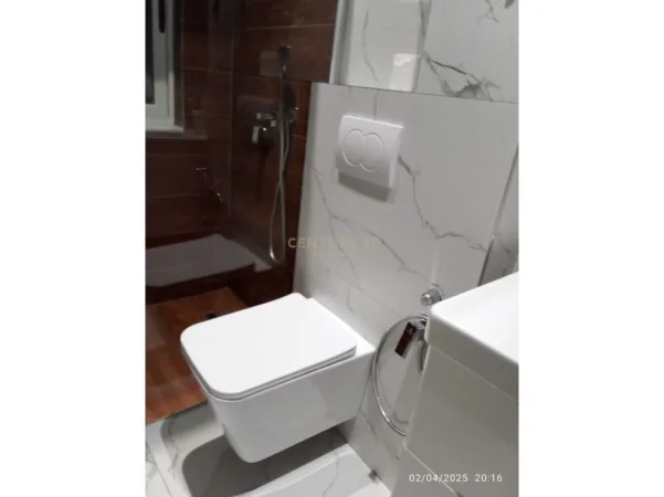 Tirane, jepet me qera apartament 1+1+Ballkon Kati 3, 35 m² 490 € (Mine Peza)