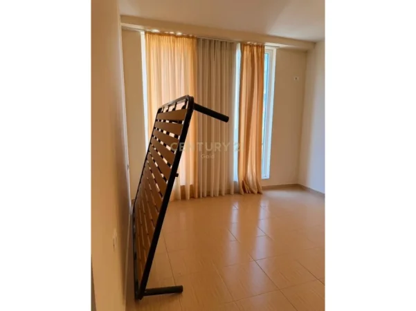 Tirane, jepet me qera apartament 2+1+Ballkon Kati 4, 120 m² 500 € 