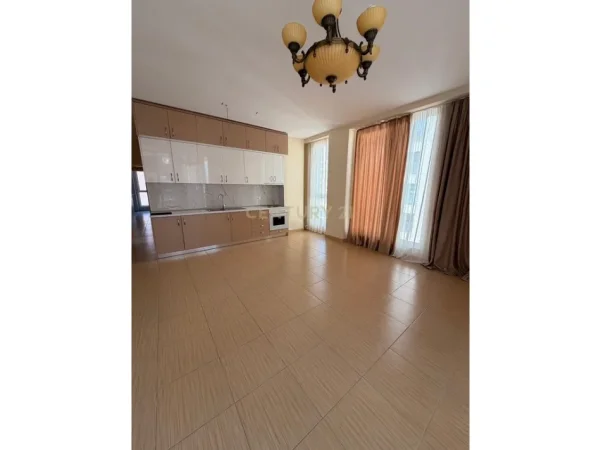 Tirane, jepet me qera apartament 2+1+Ballkon Kati 4, 120 m² 500 € 