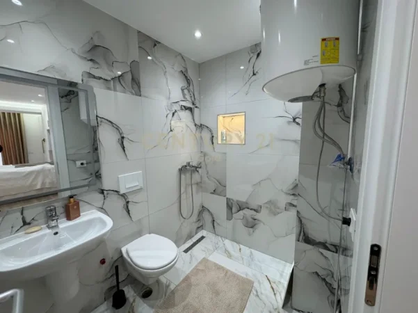 Tirane, jepet me qera apartament 2+1+Ballkon Kati 4, 140 m² 1.200 € 