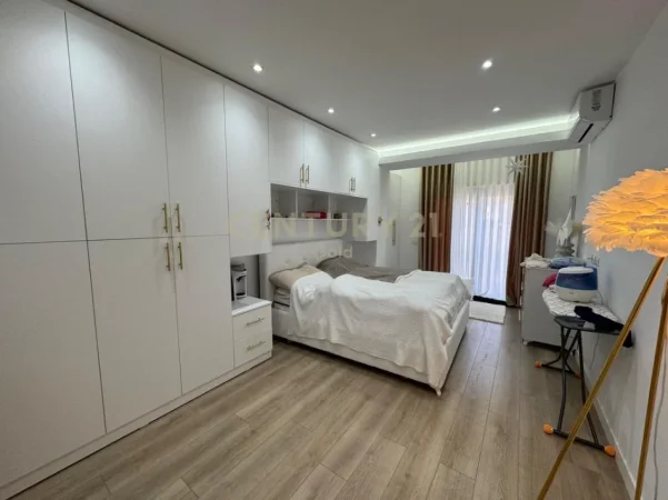 Tirane, jepet me qera apartament 2+1+Ballkon Kati 4, 140 m² 1.200 € 