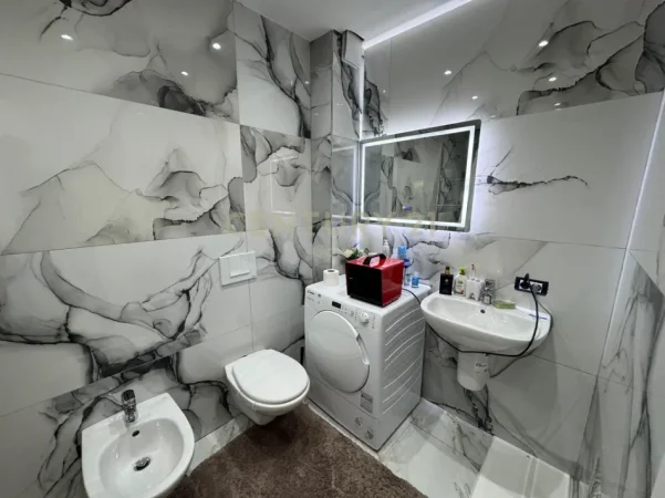 Tirane, jepet me qera apartament 2+1+Ballkon Kati 4, 140 m² 1.200 € 