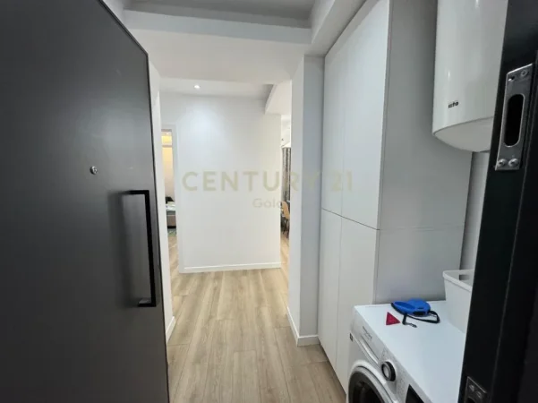Tirane, jepet me qera apartament 2+1+Ballkon Kati 4, 140 m² 1.200 € 