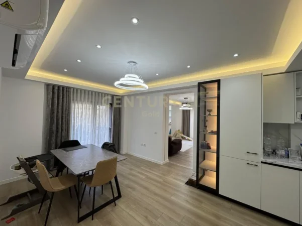 Tirane, jepet me qera apartament 2+1+Ballkon Kati 4, 140 m² 1.200 € 
