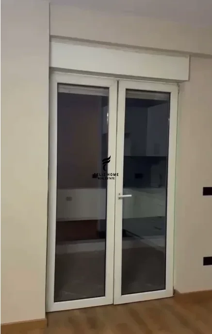 Tirane, jepet me qera apartament 1+1 Kati 2, 60 m² 500 € (XHAMLLIKU)