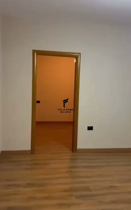 Tirane, jepet me qera apartament 1+1 Kati 2, 60 m² 500 € (XHAMLLIKU)