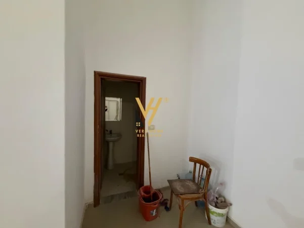 Tirane, jepet me qera ambjent biznesi Kati 0, 150 m² 870 € (ASTIR)
