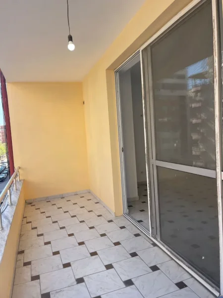 Tirane, shitet apartament 2+1+Ballkon Kati 3, 121 m² 169.700 € (Astir)