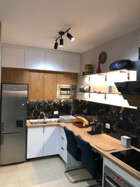 Tirane, jepet me qera apartament 1+1+Ballkon Kati 5, 66 m² 500 € (Fusha Aviacionit)