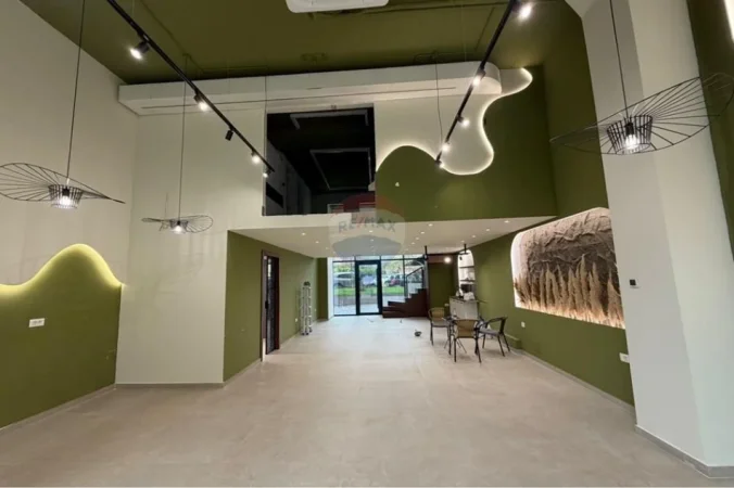 Tirane, shitet dyqan , 180 m² 575.000 € 