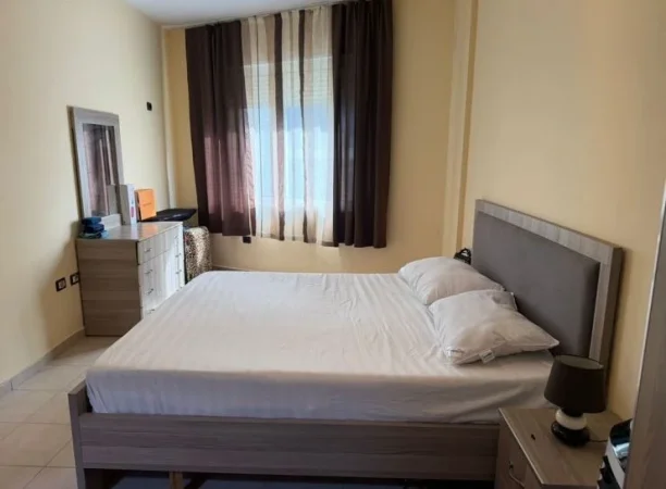 Tirane, jepet me qera apartament 2+1+Ballkon Kati 5, 96 m² 550 € (LiqLiqeni i Thatë)
