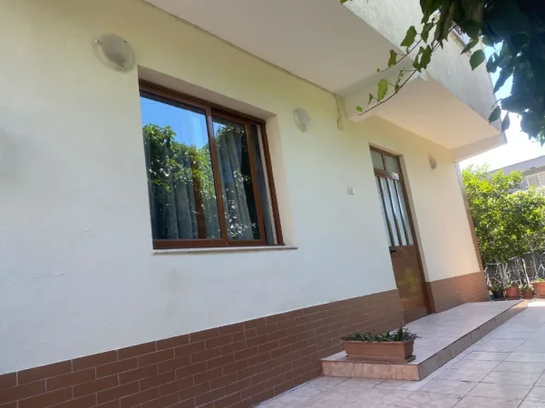 Tirane, jepet me qera apartament 2+1+Ballkon Kati 0, 115 m² 400 € (ne rrugen Pandi Stillu Tirane.)