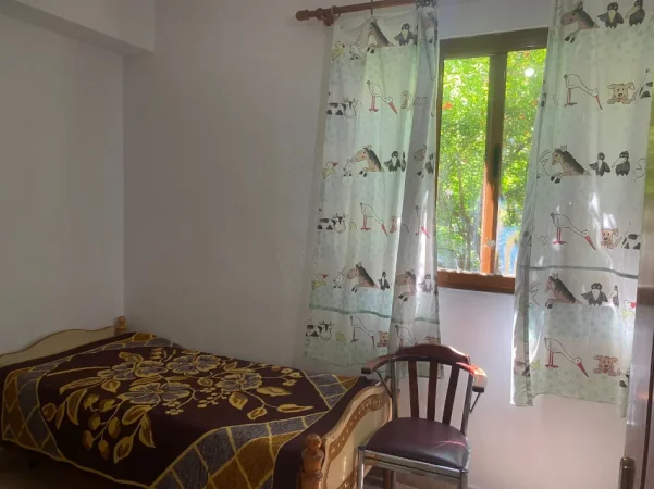 Tirane, jepet me qera apartament 2+1+Ballkon Kati 0, 115 m² 400 € (ne rrugen Pandi Stillu Tirane.)