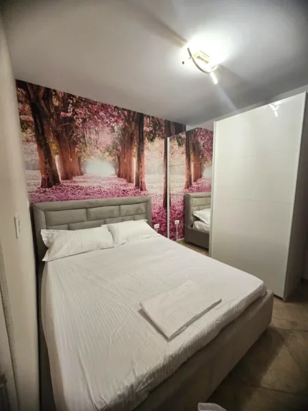 Tirane, jepet me qera apartament 1+1+Ballkon Kati 7, 75 m² 650 € (Rruga e Barrikadave)