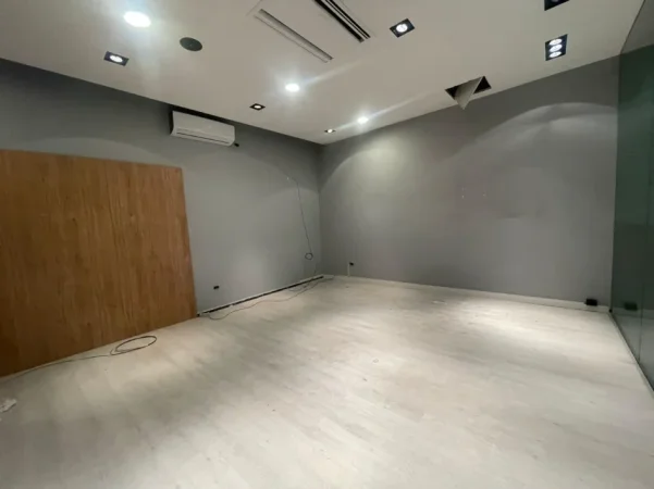 Tirane, jepet me qera ambjent biznesi Kati 0, 45 m² 700 € (ish blloku)