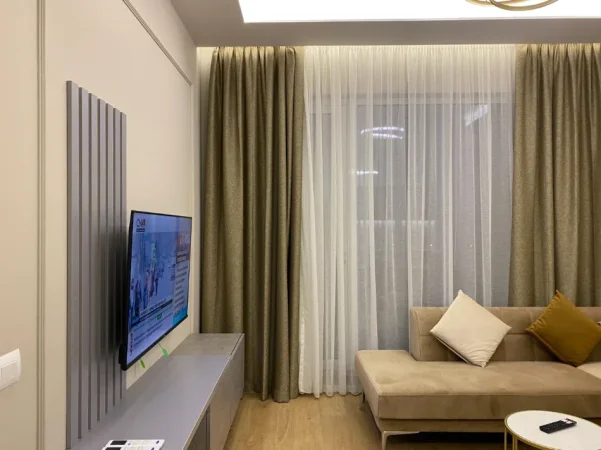 Me Qera : 1+1📍Bulevardi I Ri (Rr.Siri Kodra) - 60,000 Leke/muaj - Pallat I Ri V.2024 - S.70m² || I Mobiluar me Arkitekt✨️