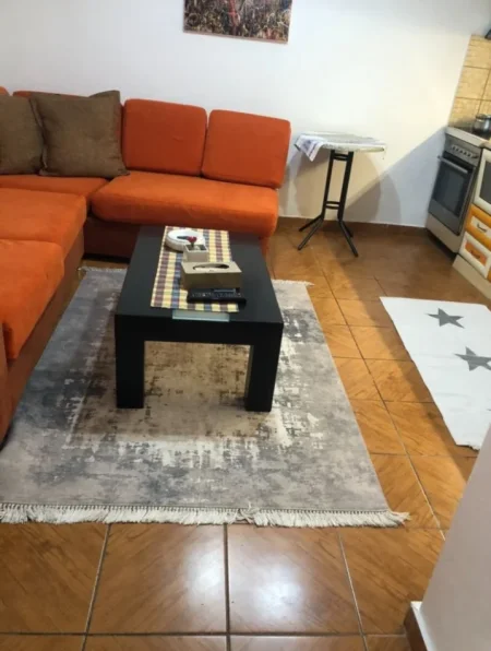 Tirane, jepet me qera apartament 1+1 Kati 1, 60 m² 500 € (Lulishtja)