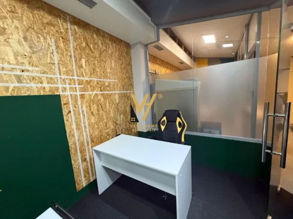 Tirane, jepet me qera ambjent biznesi Kati 2, 12 m² 220 € (MYSLYM SHYRI)