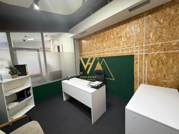 Tirane, jepet me qera ambjent biznesi Kati 2, 12 m² 220 € (MYSLYM SHYRI)