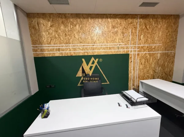 Tirane, jepet me qera ambjent biznesi Kati 2, 12 m² 220 € (MYSLYM SHYRI)