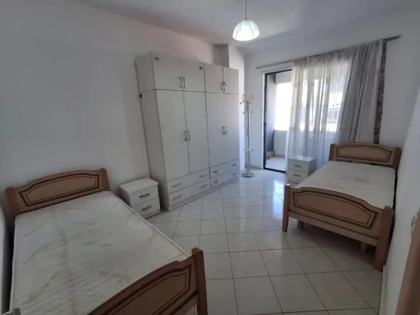 Tirane, jepet me qera apartament 1+1+Ballkon Kati 8, 67 m² 380 € 