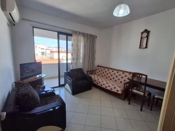 Tirane, jepet me qera apartament 1+1+Ballkon Kati 8, 67 m² 380 € 