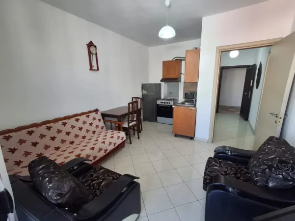 Tirane, jepet me qera apartament 1+1+Ballkon Kati 8, 67 m² 380 € 